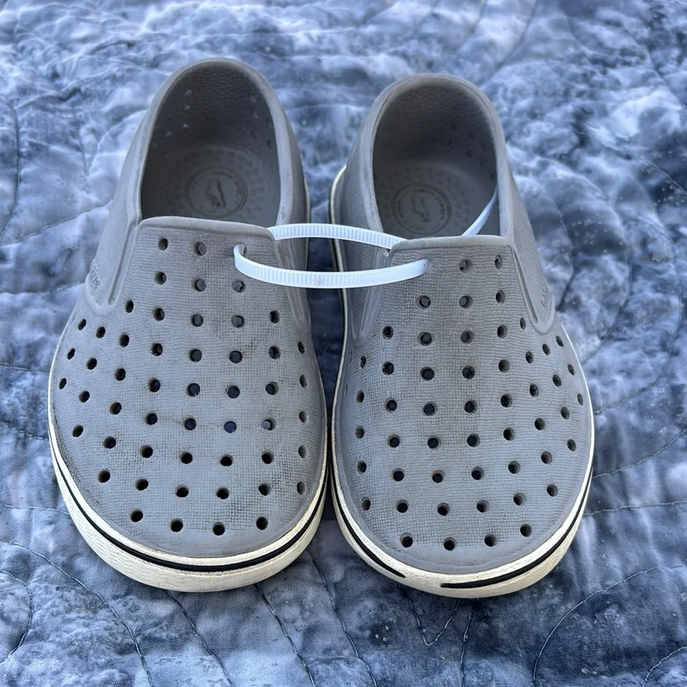 Native shoes gray. Size C8